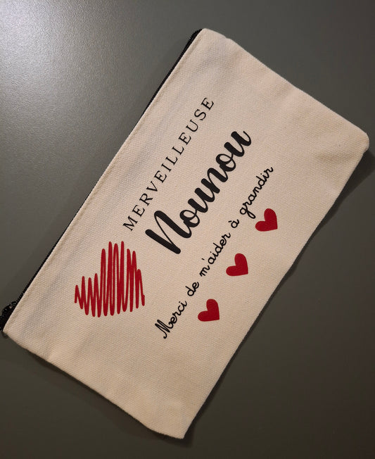 Trousse “Merci Nounou de m’aider à grandir” – Cadeau Fin d’Année • Cœurs Rouges • Idée Cadeau Assistante Maternelle