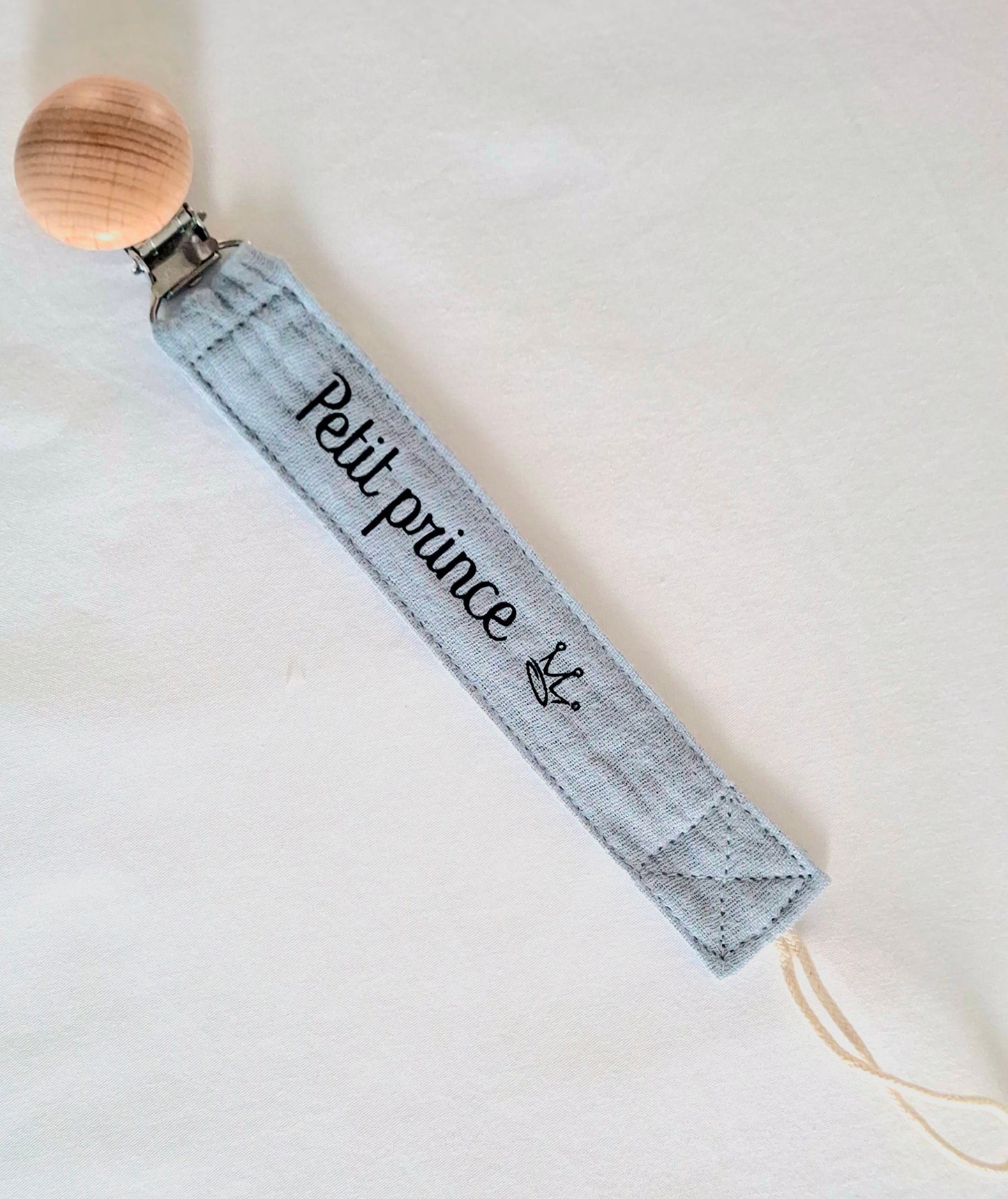 Attache tétine personnalisée couronne – prénom bébé | Ma Bulle Créative